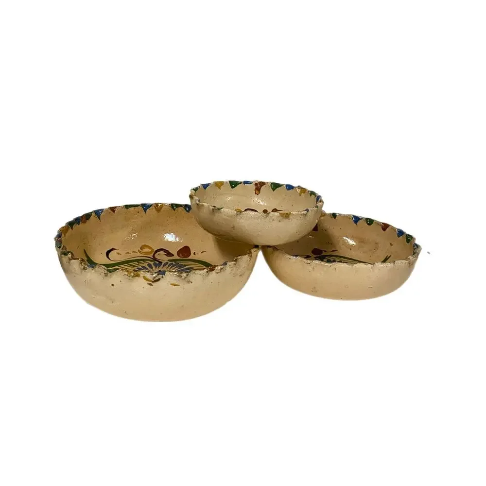 Vintage Folk Art Clay Mexican Tlaquepaque Pottery Scalloped Nesting Bowl Set